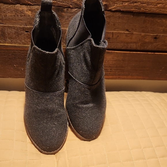 Gray Ankle Boots with Tan Sole - Picture 4 of 6